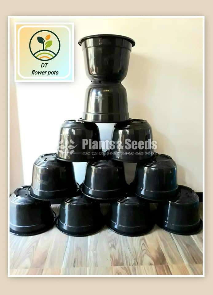 Plastic flower pots